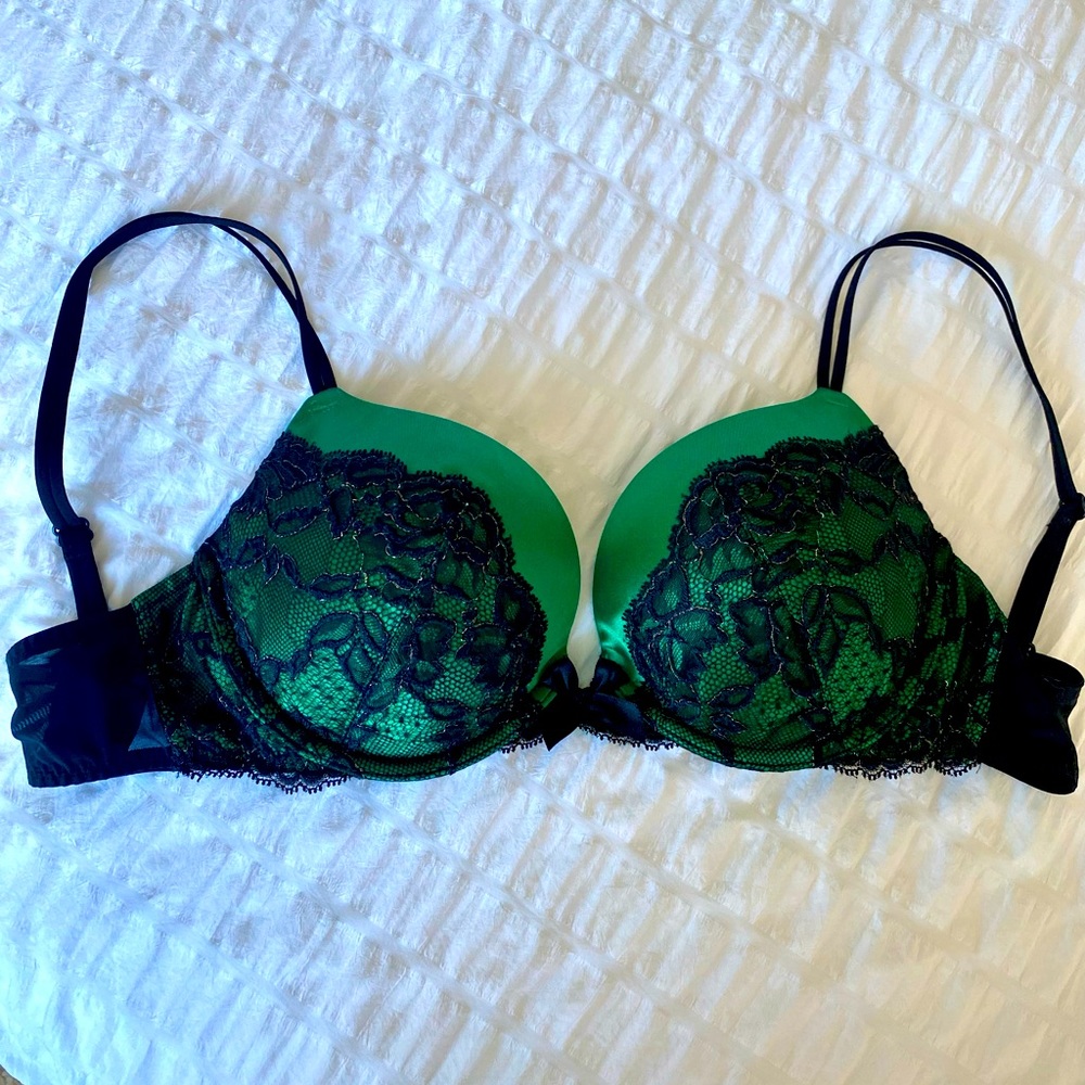 Victoria Secret Green/Black Push-Up Bra36C,perfect condition.